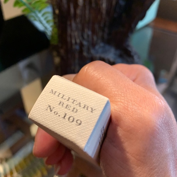 Authentic BURBERRY 6ml military red lip gloss NIB - Picture 6 of 9